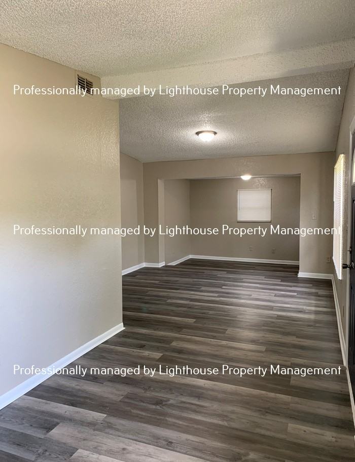 9036 Castle Blvd - Photo 7 of 17