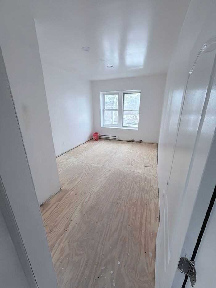 1165 E State St #5 - Photo 3 of 38