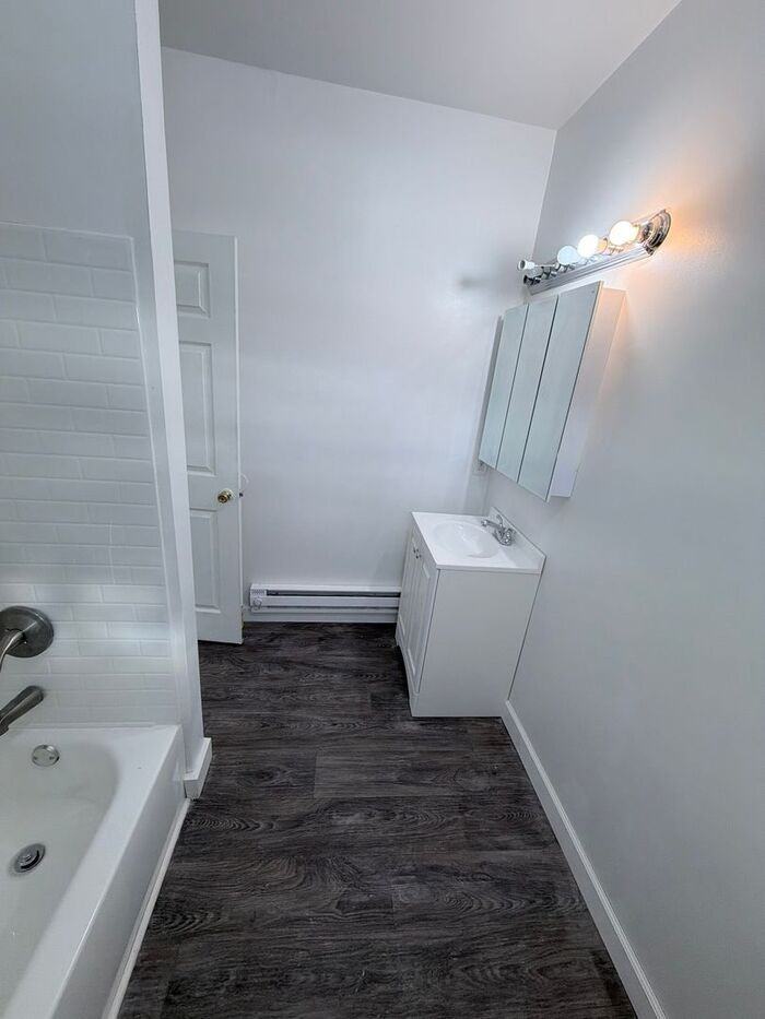 1165 E State St #5 - Photo 4 of 38