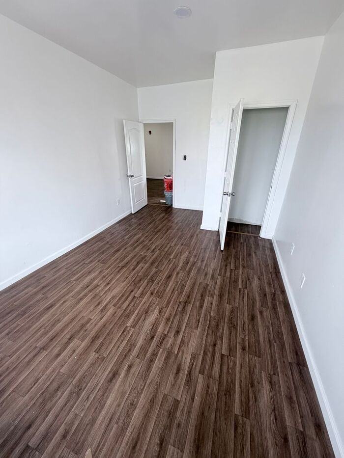 1165 E State St #5 - Photo 5 of 38