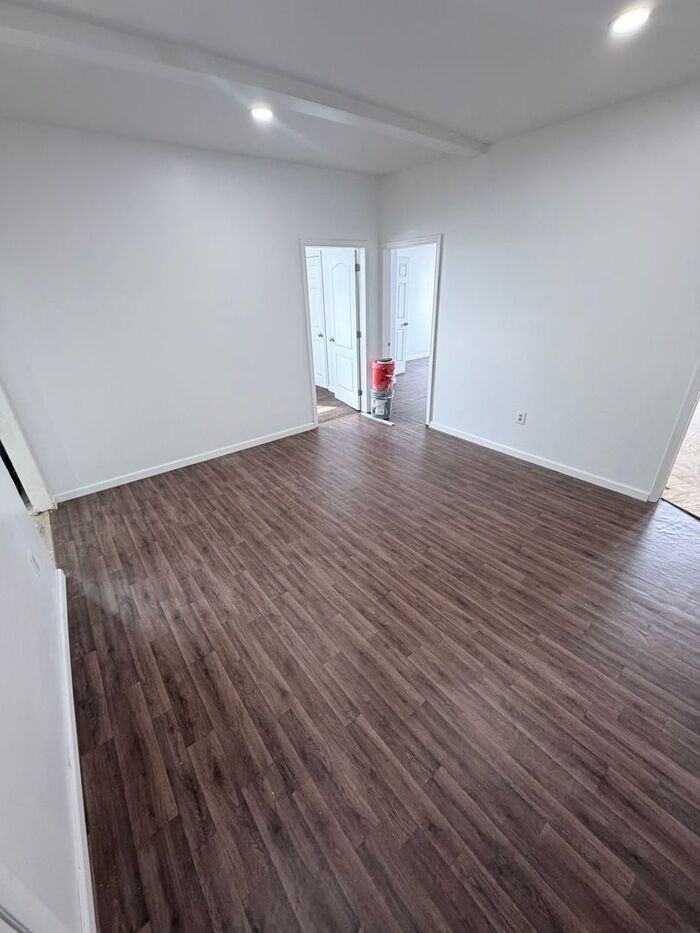 1165 E State St #5 - Photo 6 of 38