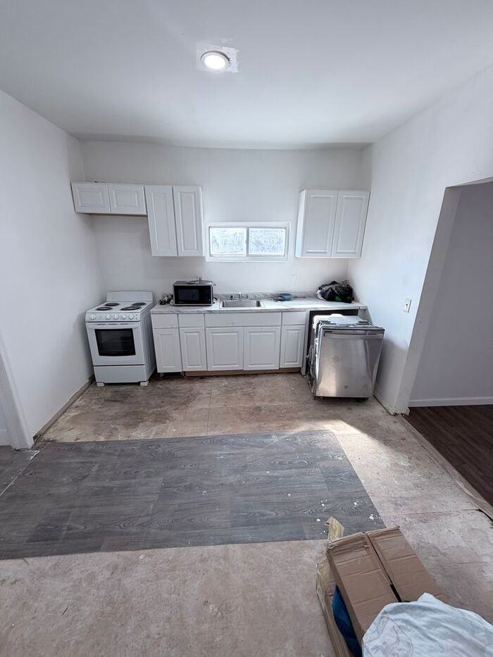 1165 E State St #5 - Photo 7 of 38
