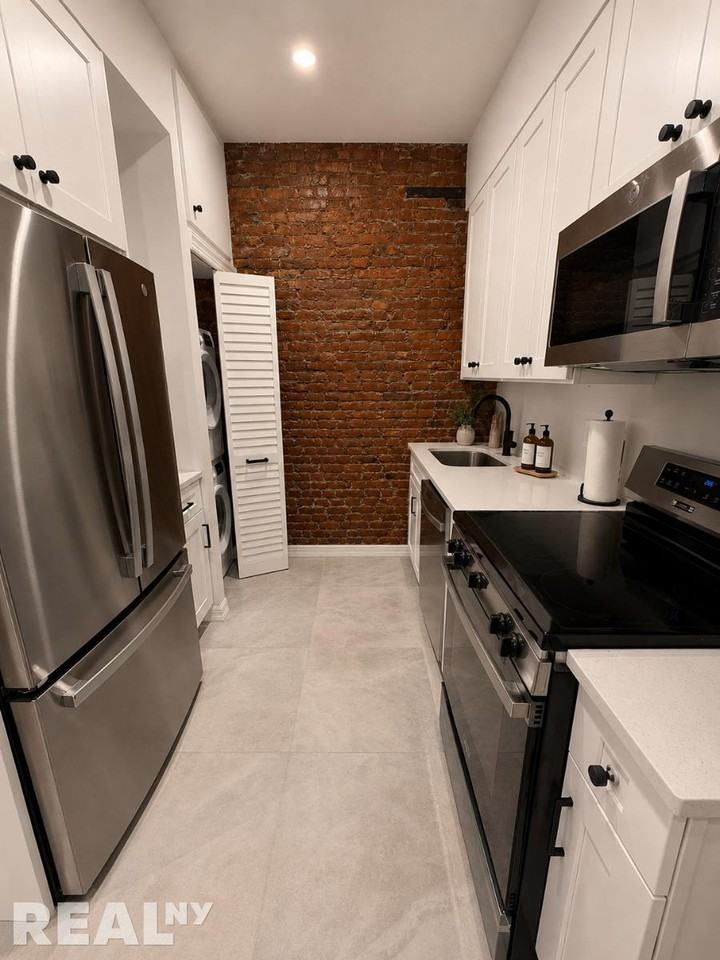 291 5th Ave #2L - Photo 7 of 9