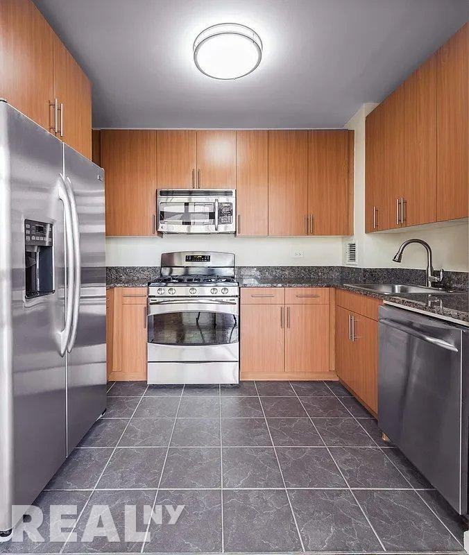 W 26th St #23C - Photo 4 of 5