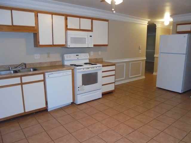 7031 Stoneridge Dr - Photo 3 of 9