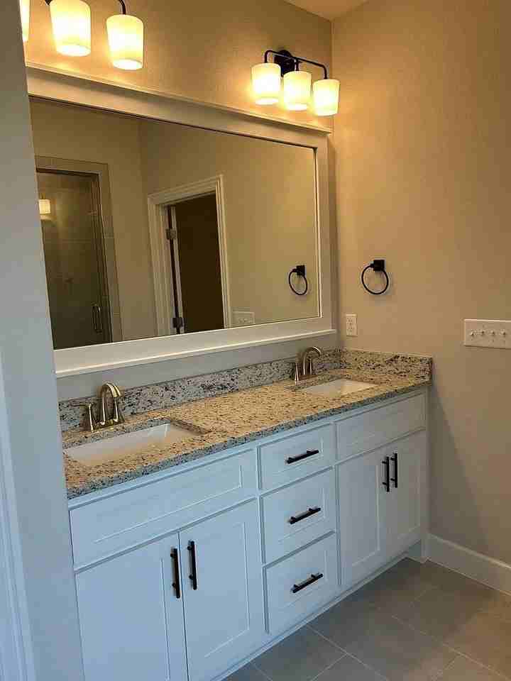 2413 Salmon St - Photo 2 of 12