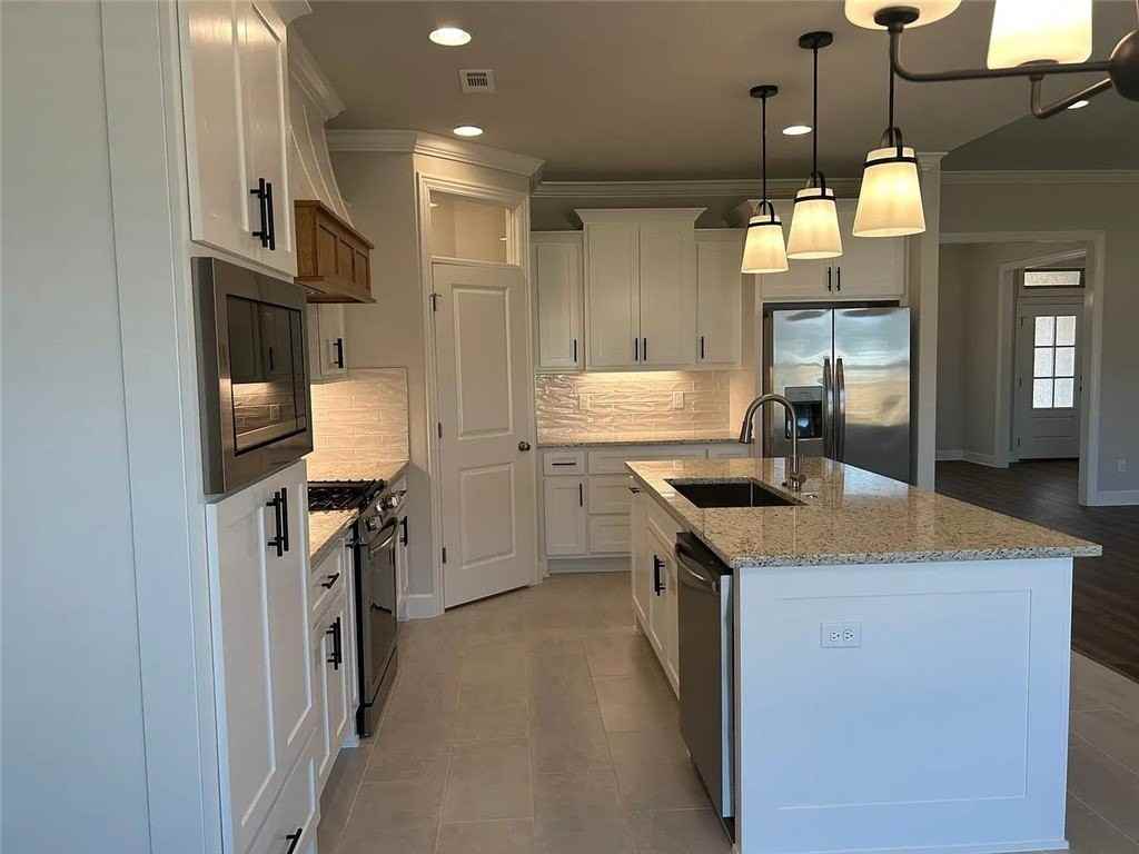 2413 Salmon St - Photo 3 of 12