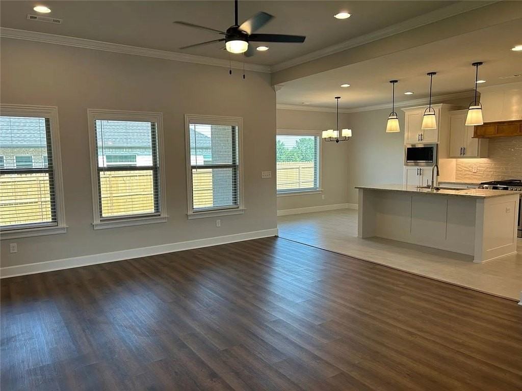 2413 Salmon St - Photo 5 of 12