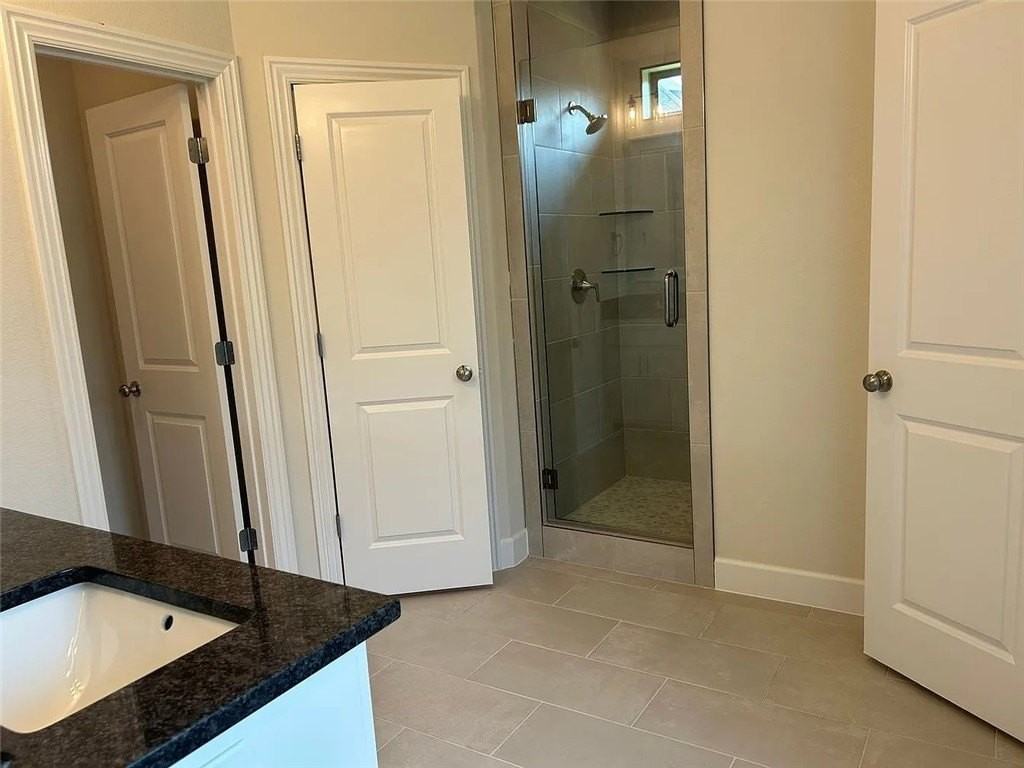 2412 Salmon St - Photo 4 of 15