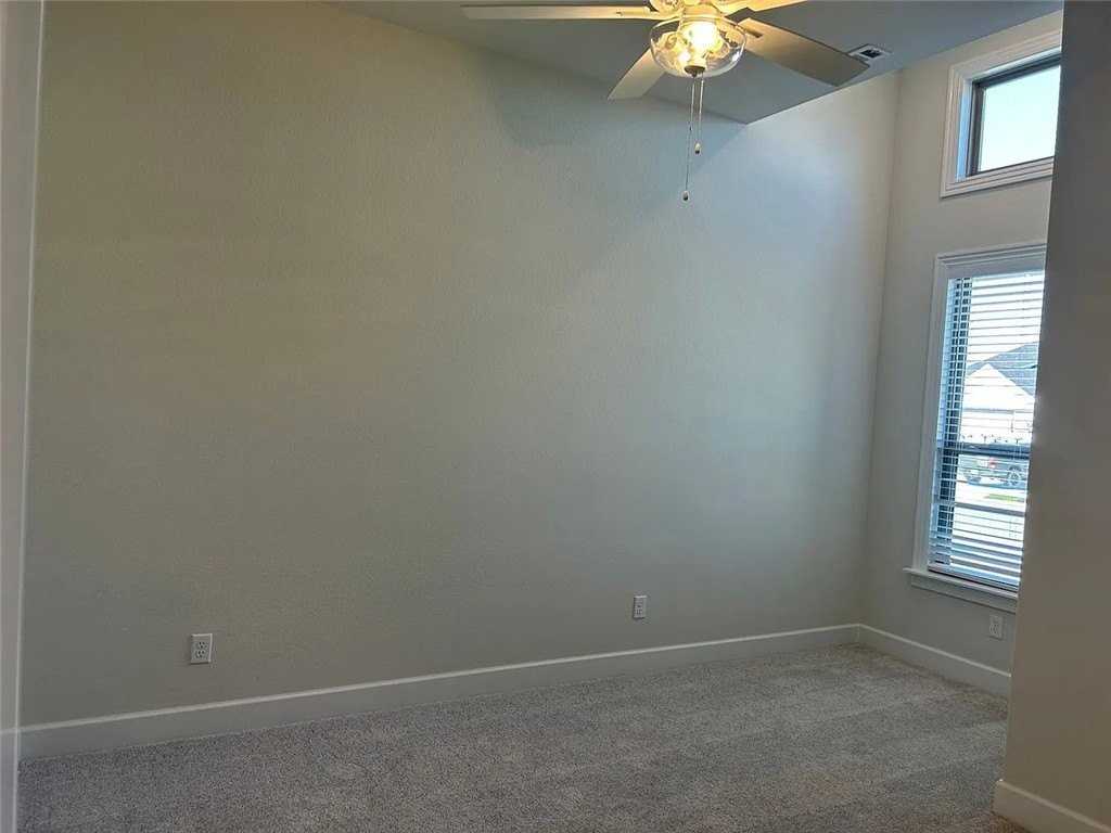 2412 Salmon St - Photo 6 of 15