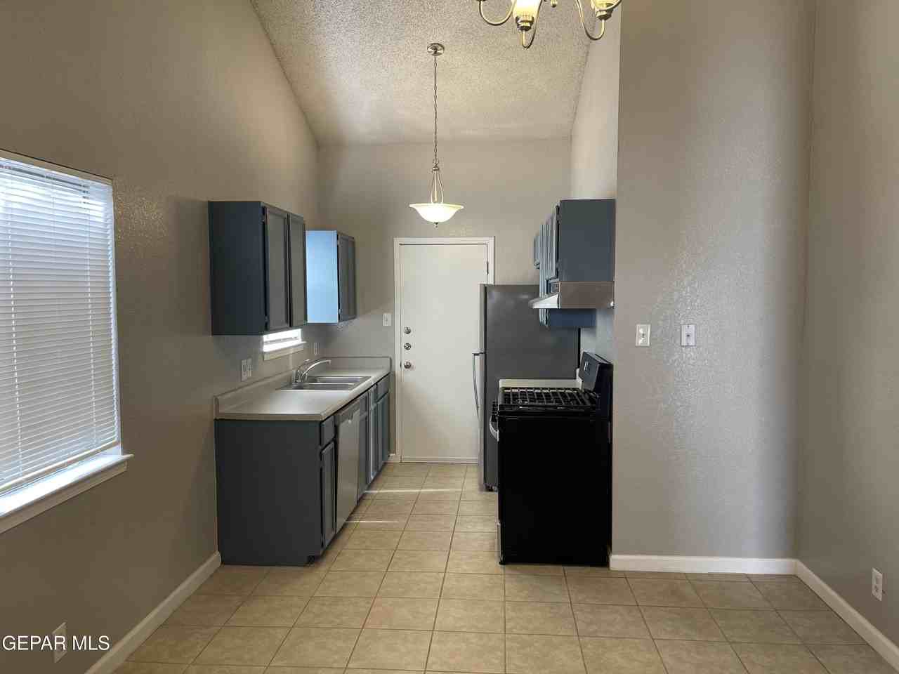 12144 Blue Quail Ave - Photo 6 of 17