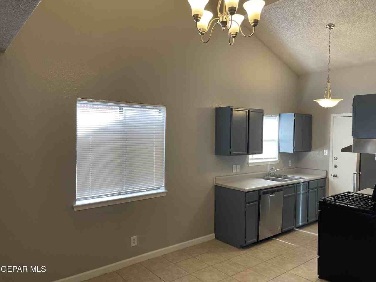 12144 Blue Quail Ave - Photo 7 of 17