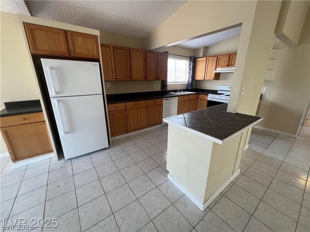 6430 Alomar Ave - Photo 4 of 16