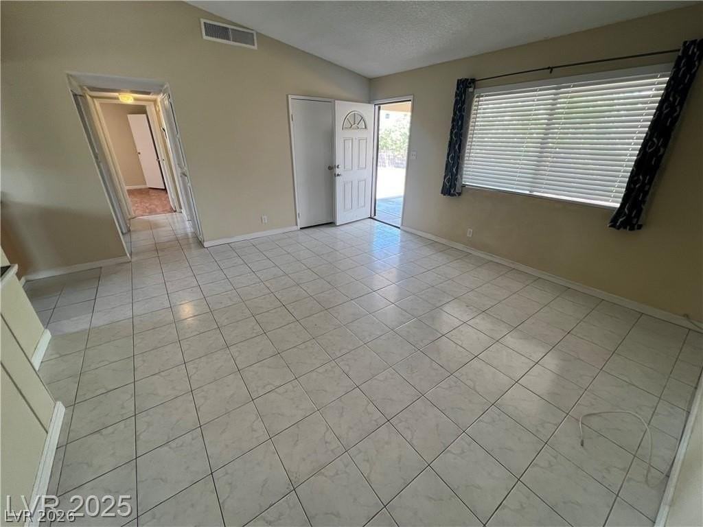 6430 Alomar Ave - Photo 7 of 16