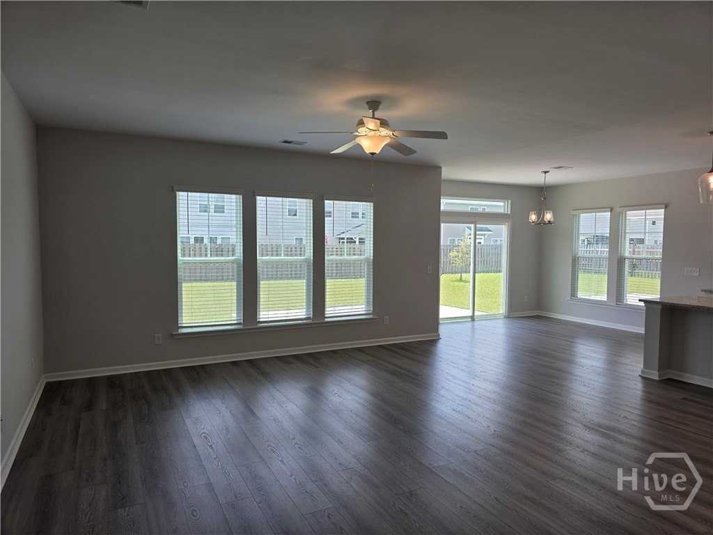 27 Ashmont St - Photo 4 of 32