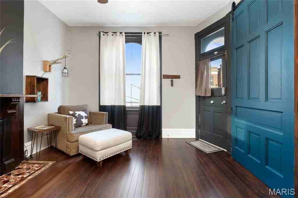 3213 Indiana Ave - Photo 5 of 19