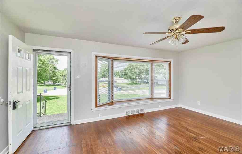 10900 Saint Boniface Ln - Photo 3 of 27