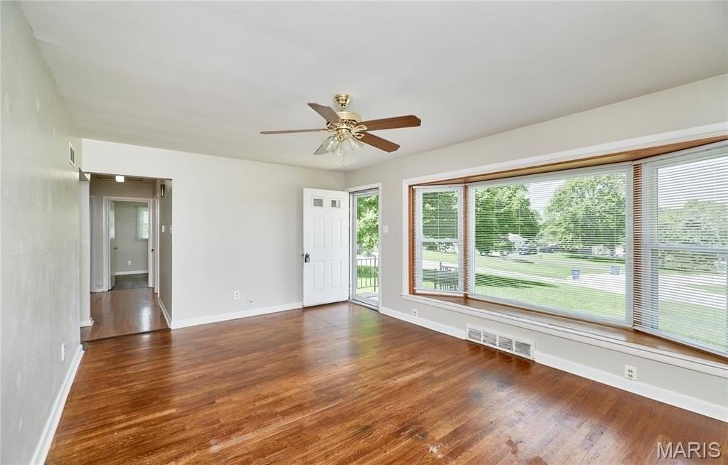 10900 Saint Boniface Ln - Photo 4 of 27