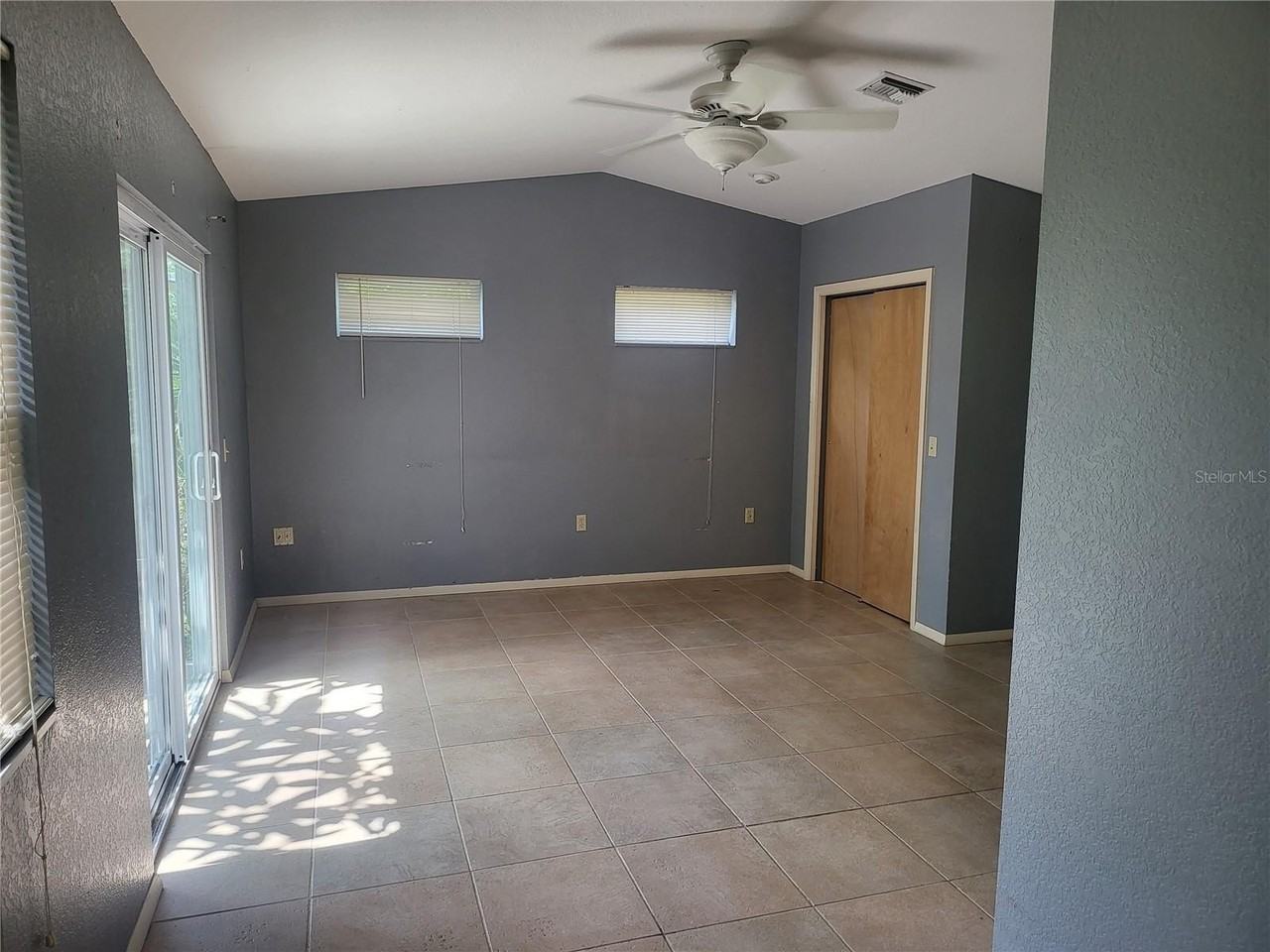 12165 Gulfstream Blvd - Photo 4 of 43