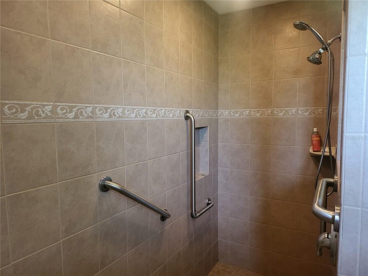 12165 Gulfstream Blvd - Photo 5 of 43