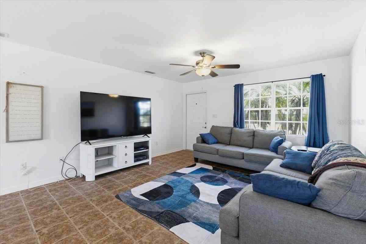6628 Thorman Rd - Photo 6 of 43