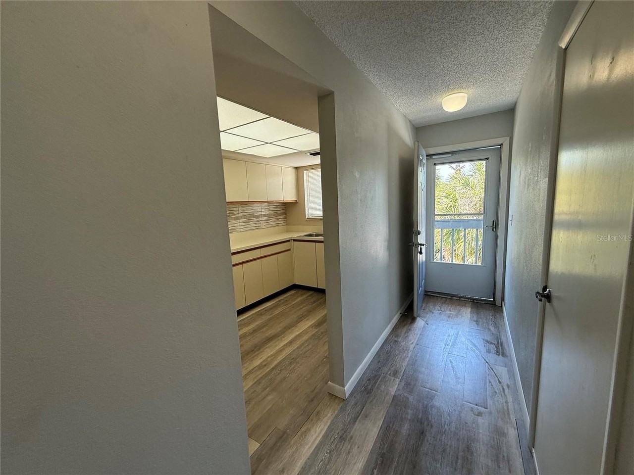 255 Fenwick Dr #18 - Photo 4 of 15
