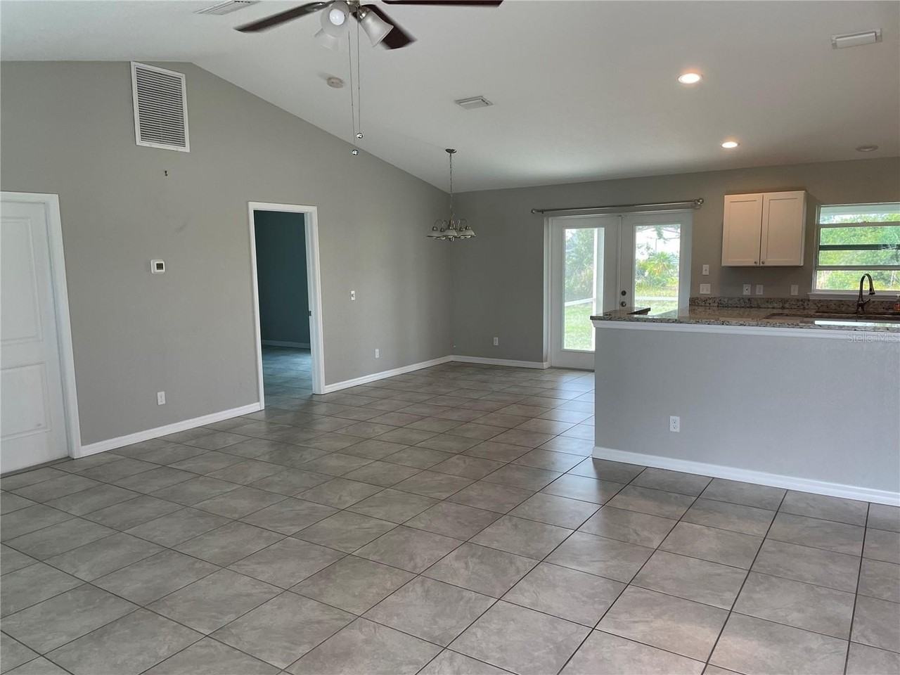 10136 Willmington Blvd - Photo 4 of 16