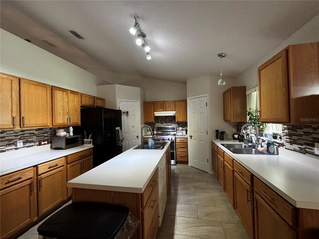 8 Botany Ln - Photo 2 of 14