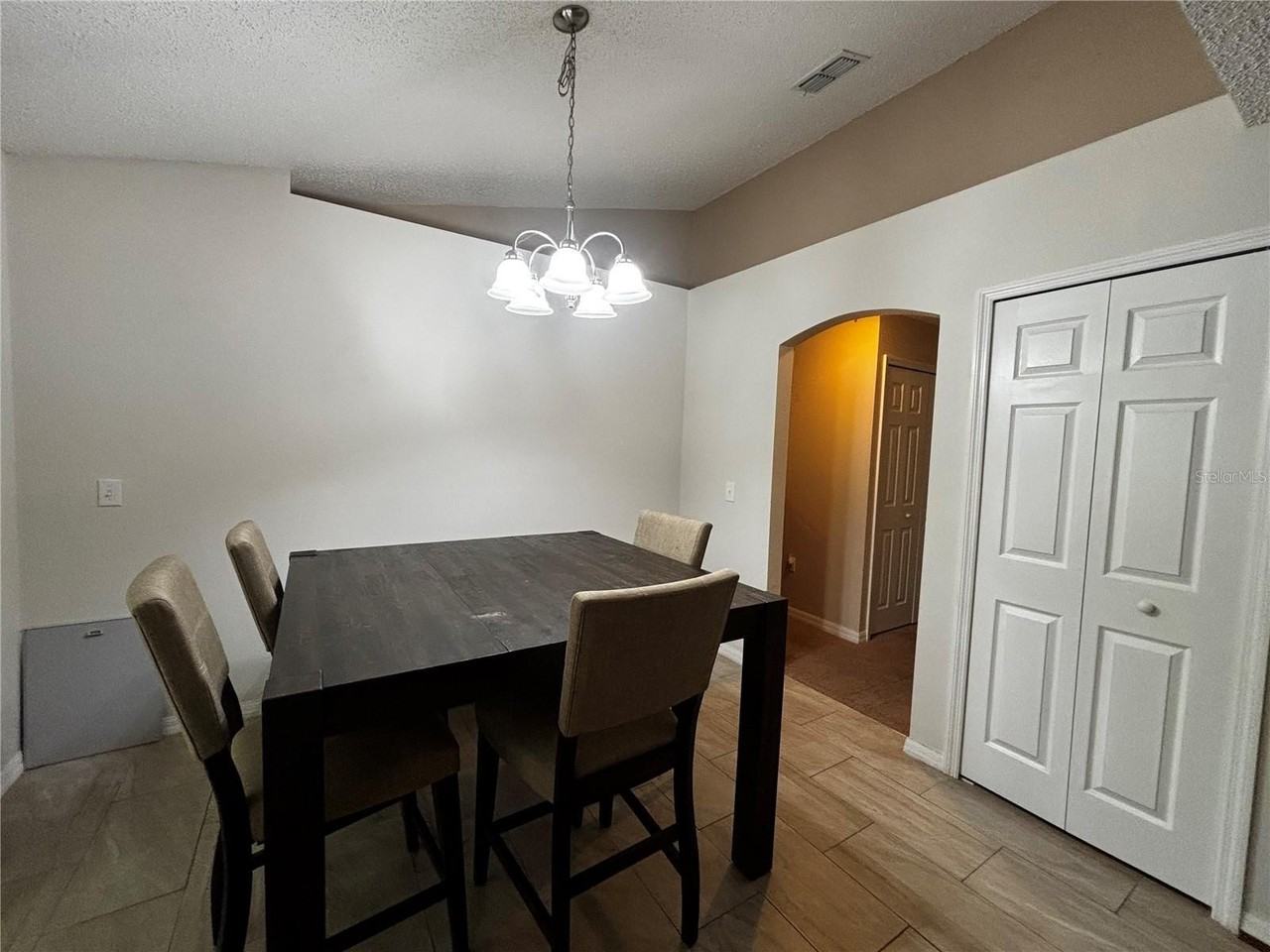 8 Botany Ln - Photo 3 of 14
