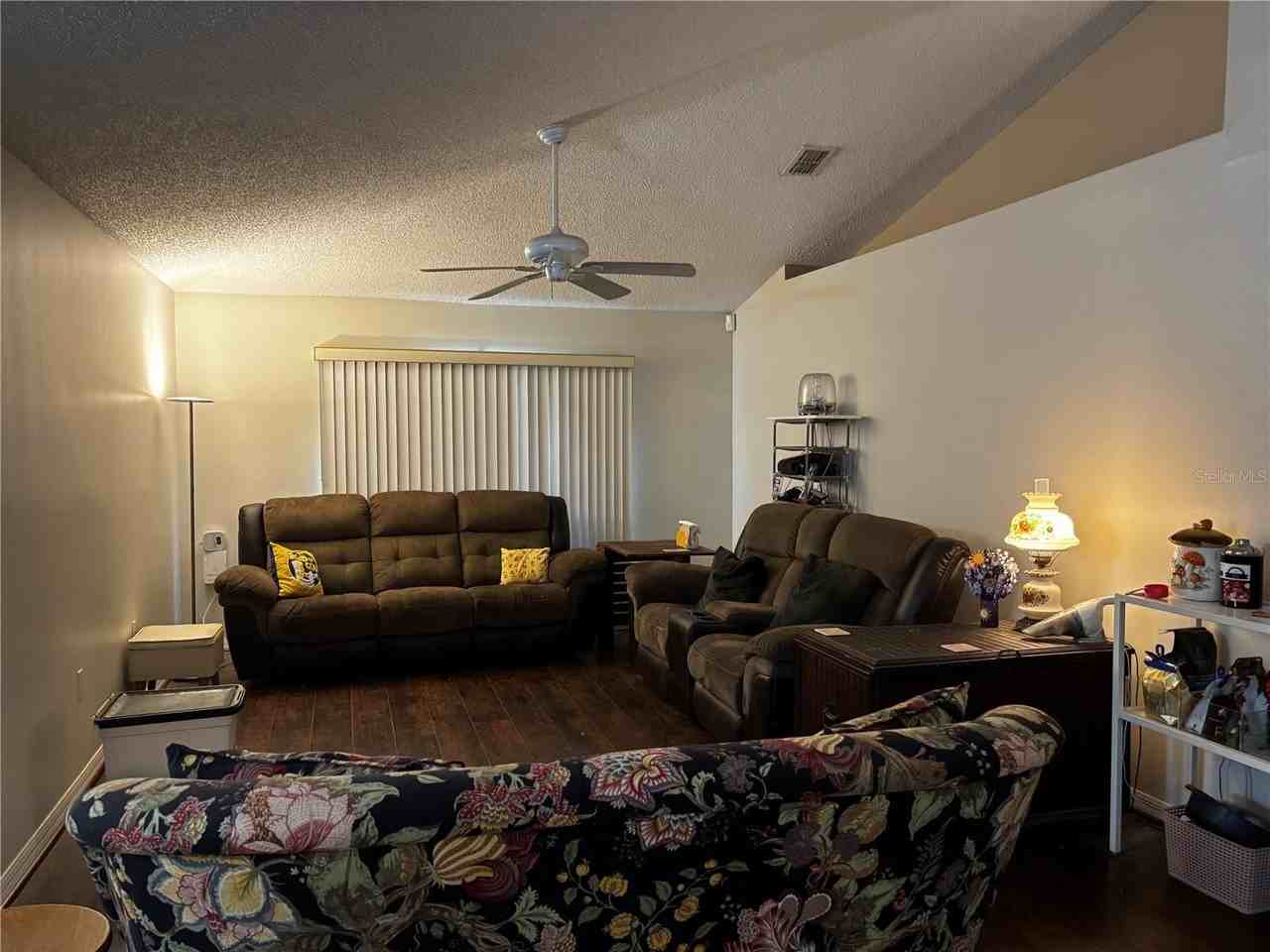 8 Botany Ln - Photo 4 of 14