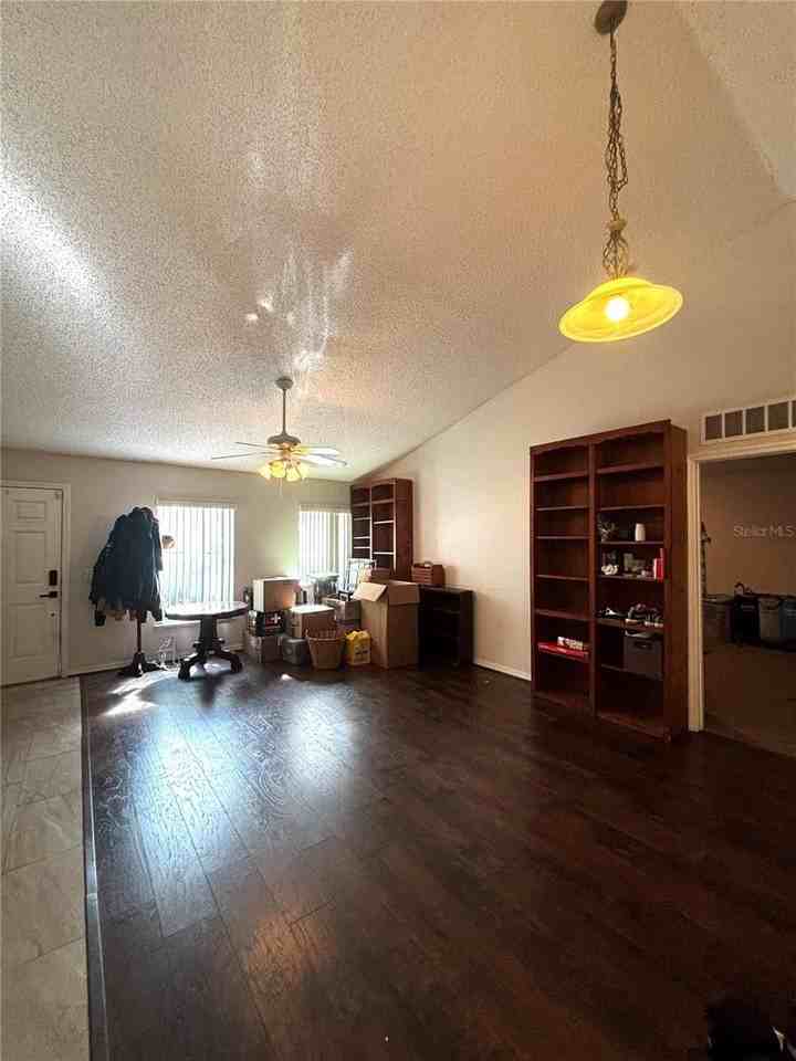 8 Botany Ln - Photo 5 of 14