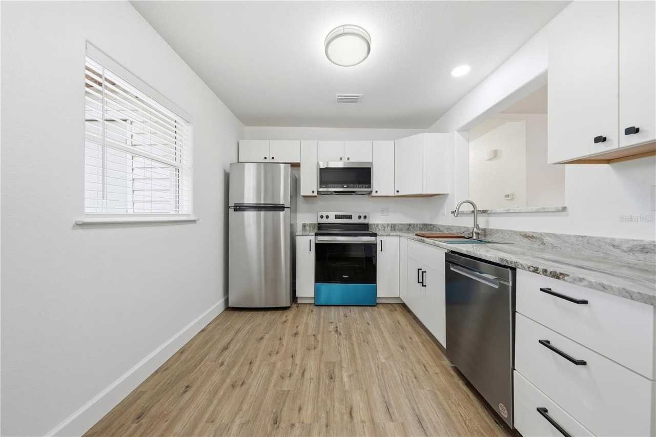 1009 Nebraska St - Photo 6 of 27