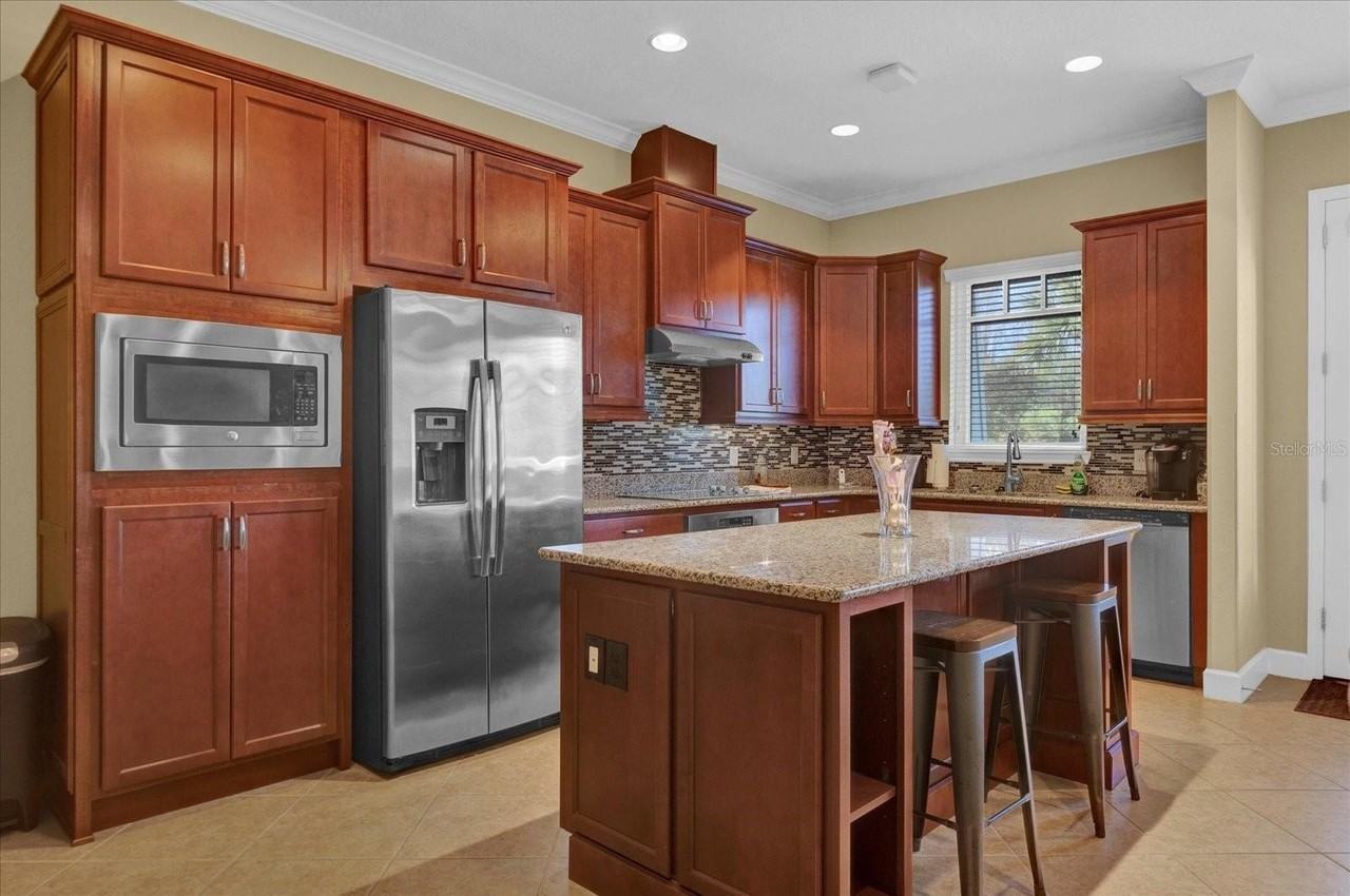 9219 Laureate Blvd - Photo 6 of 23