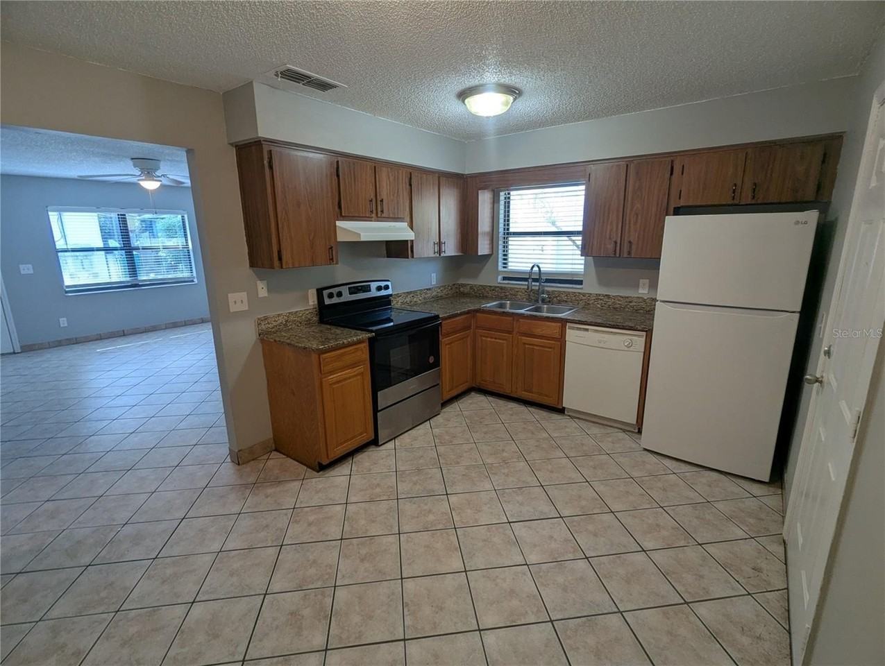 910 S Center St #910 - Photo 2 of 25