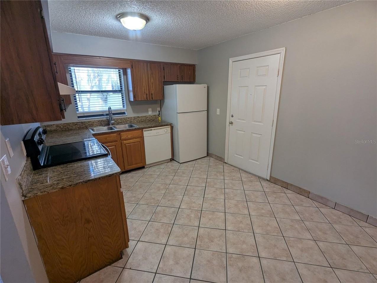 910 S Center St #910 - Photo 3 of 25