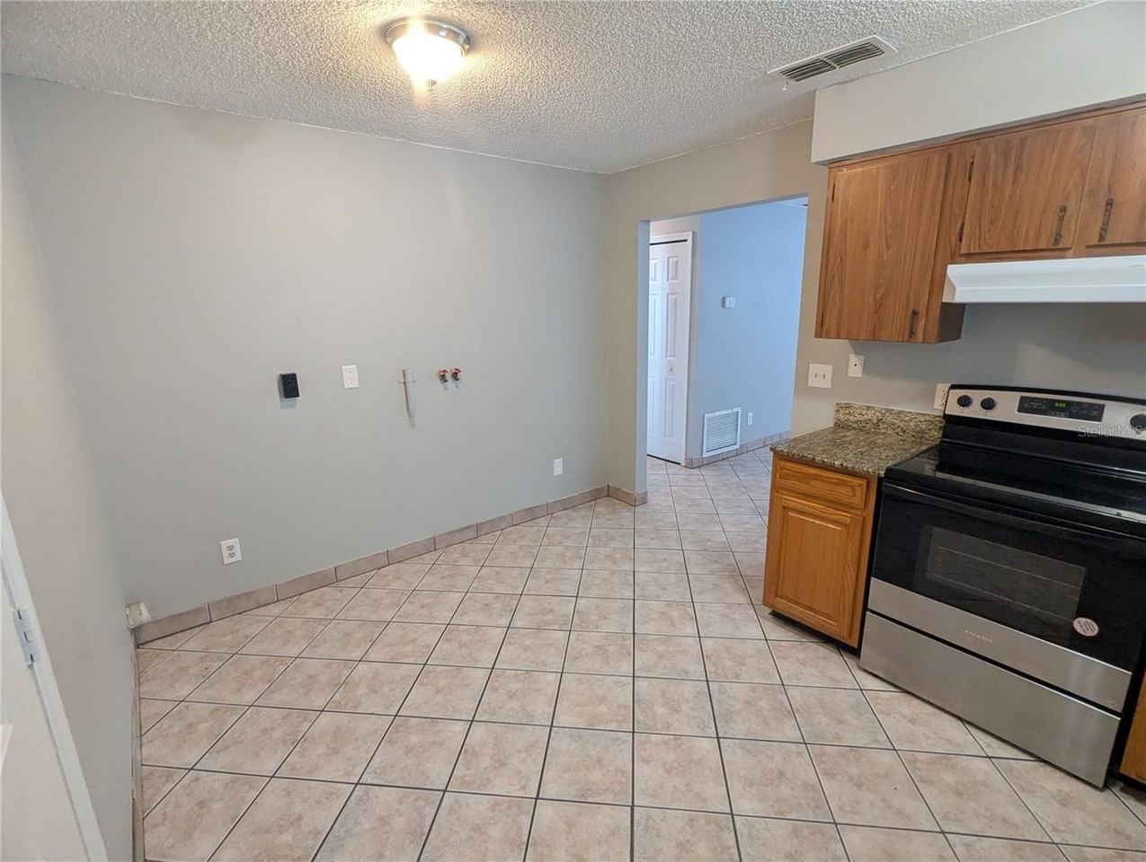 910 S Center St #910 - Photo 4 of 25