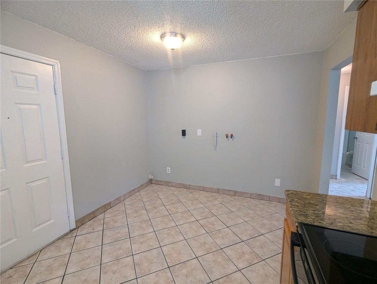 910 S Center St #910 - Photo 5 of 25