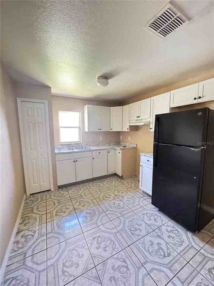 318 Ronnie Cir - Photo 2 of 8