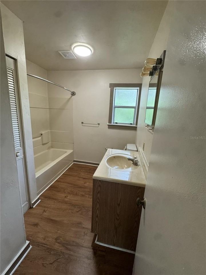 4025 Sw 20th Dr - Photo 7 of 11