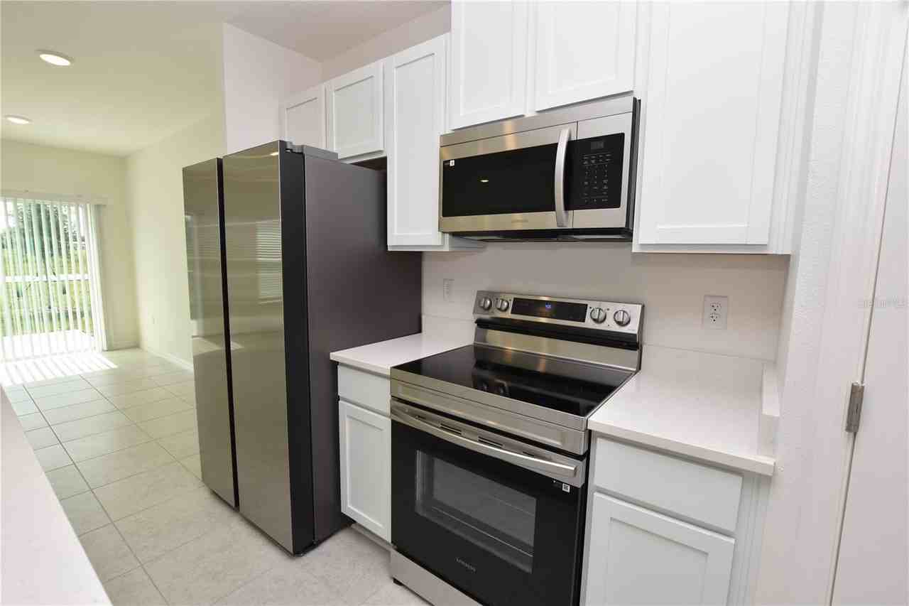 3913 Academia Ave - Photo 6 of 39