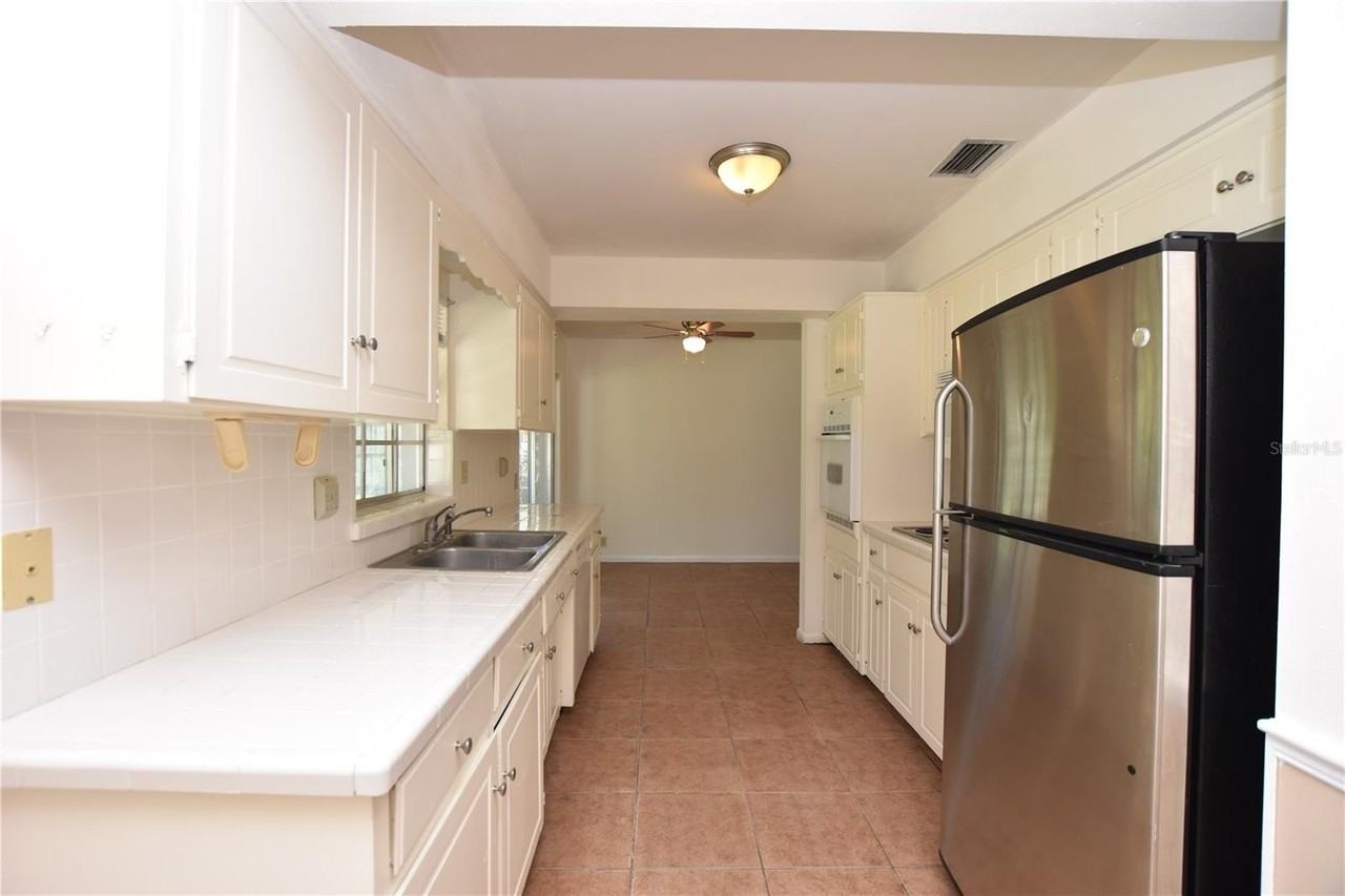 204 Chaucer Ln - Photo 2 of 21