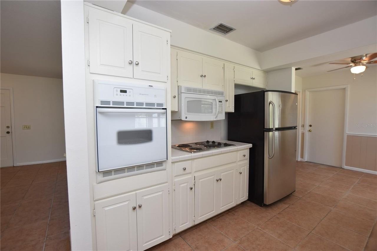 204 Chaucer Ln - Photo 4 of 21