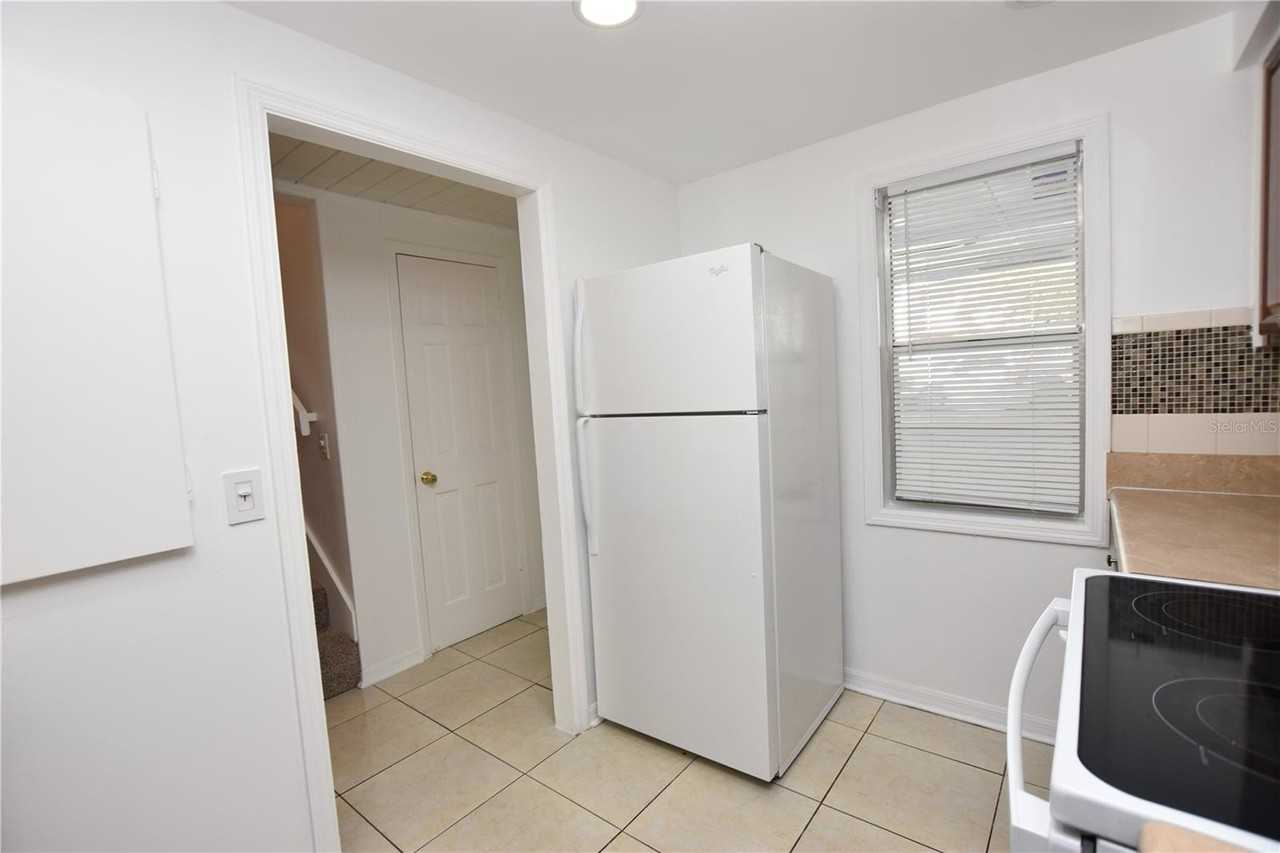2221 9th St Se - Photo 3 of 25