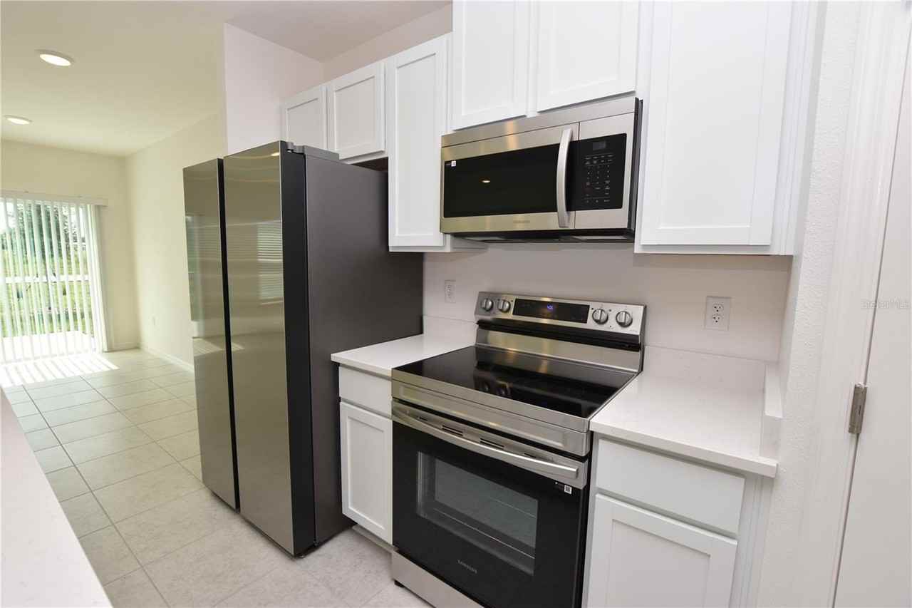 3905 Academia Ave - Photo 5 of 41