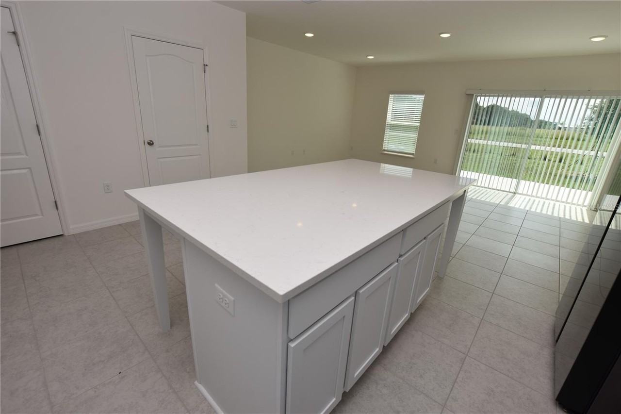 3905 Academia Ave - Photo 6 of 41