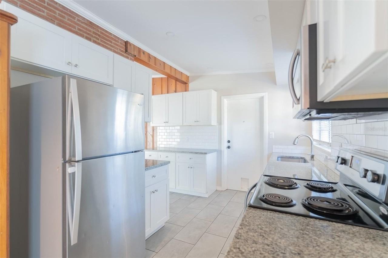 495 Avenue F Se - Photo 5 of 23