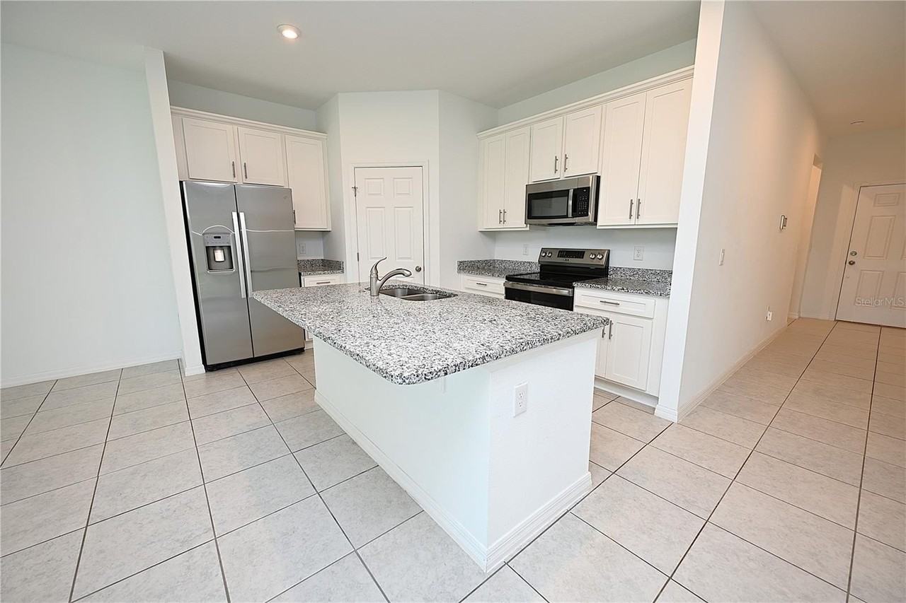 685 CROWN ROSE Drive - Photo 2 of 38