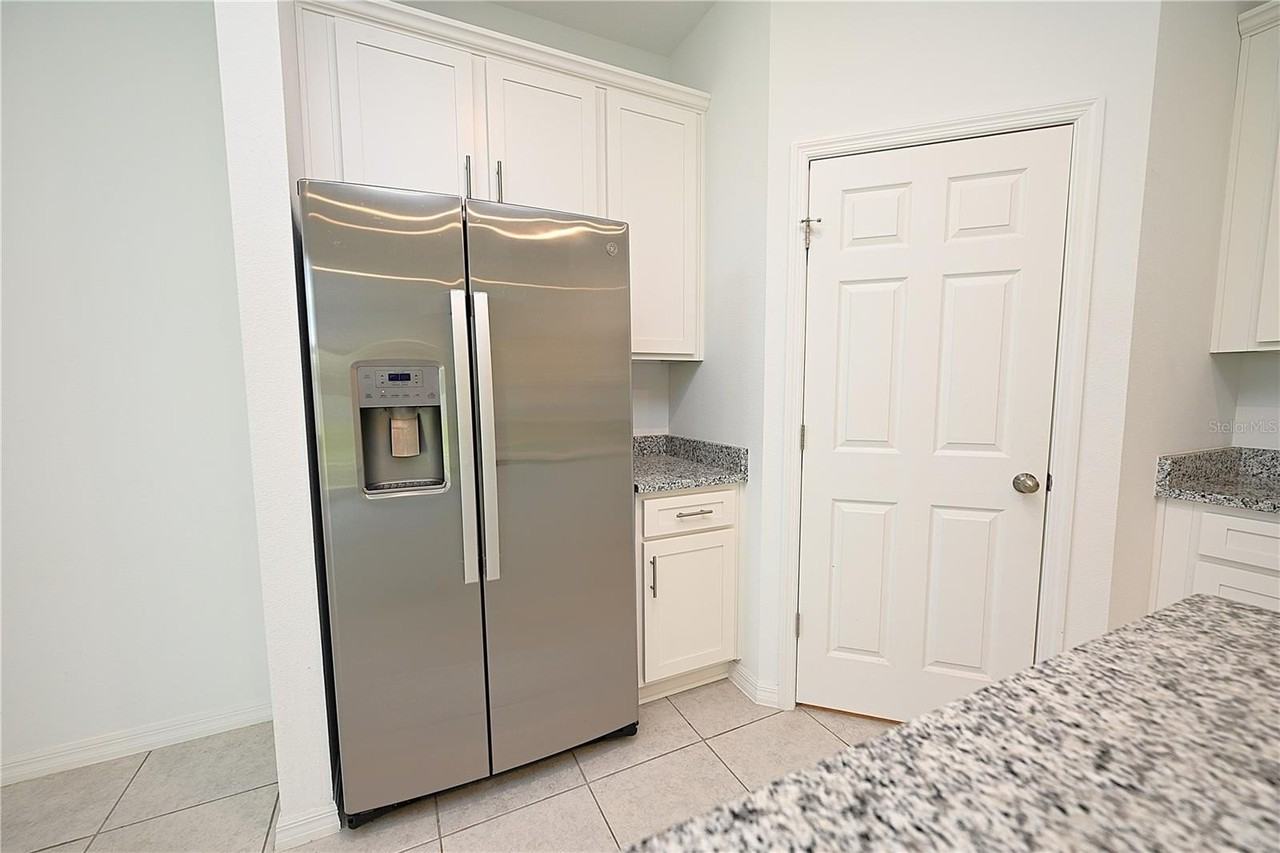 685 CROWN ROSE Drive - Photo 3 of 38