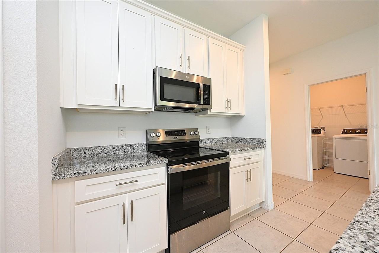 685 CROWN ROSE Drive - Photo 4 of 38