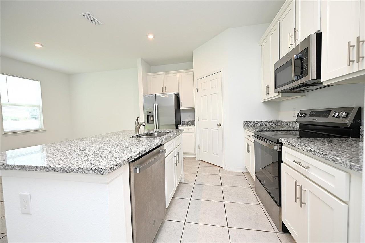 685 CROWN ROSE Drive - Photo 5 of 38